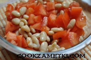 salat-iz-konservirovannoj-fasoli-s-pomidorami-26337
